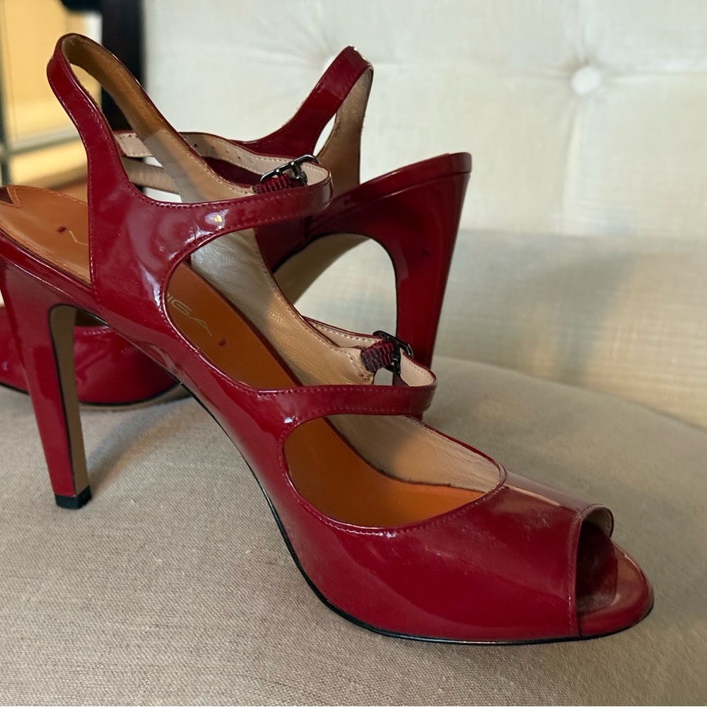 30% OFF 🎉 HOST PICK 🎉 Via Spiga Glossy Red Peep-Toe Heels, size 8 - Picture 5 of 9